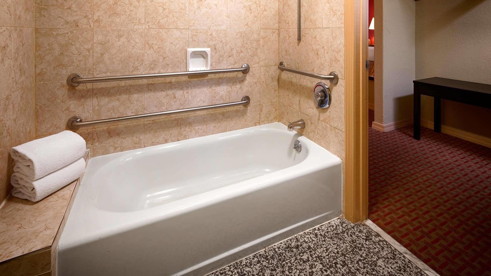 Best Western Airport Inn Monroe Exterior photo